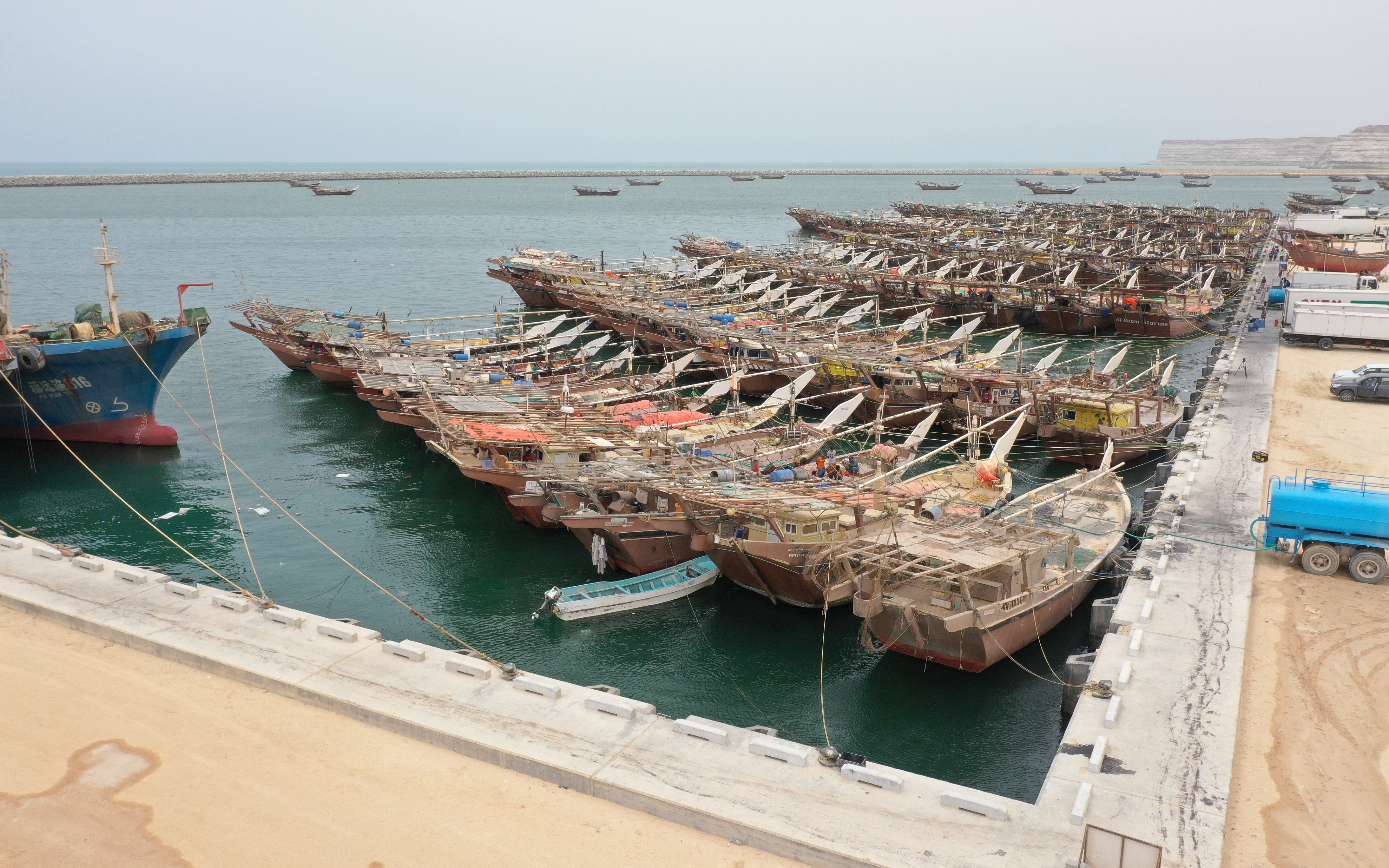 Signing usufruct agreement at the Fishing Port of Duqm